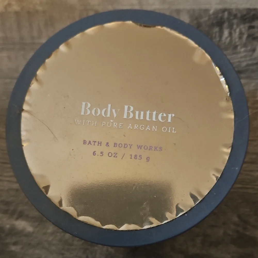 RARE & DISCONTINUED ** Bath & Body Works Gold Body Butter with Pure Arga…
